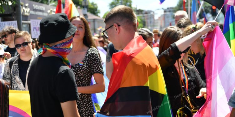 Un moldovean, aflat în Italia, a amenințat cu moartea un tânăr gay din Moldova. Bărbatul, reținut când încerca să intre în țară: „Regret”