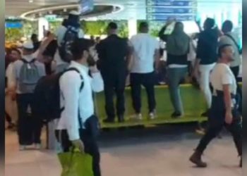 Veselie și dansuri pe scaune, în Aeroportul Chișinău: Evreii haisidic se întorc din pelerinajul din Ucraina