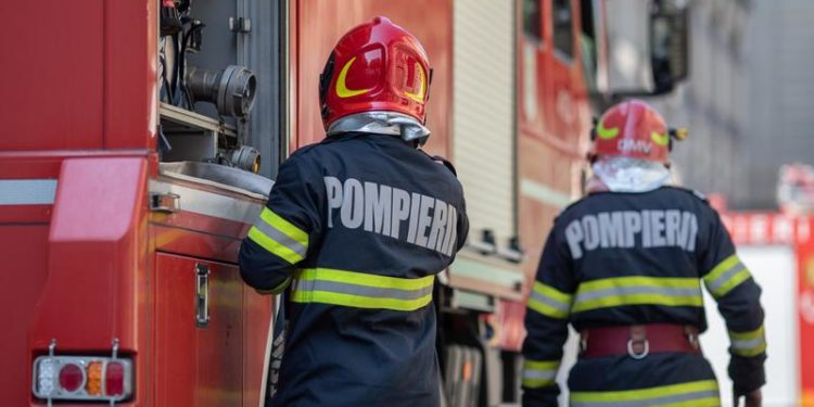 Incendiu de proporții la Orhei: Pompierii luptă cu flăcările de circa 8 ore