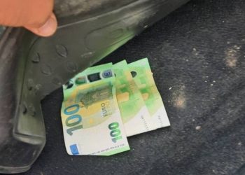 Le-a propus polițiștilor 300 de euro: Un tânăr, fără permis de conducere, prins cum gonea la volanul unui Audi