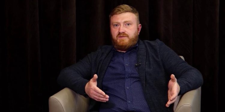 La doar două zile de la depunerea dosarului, candidatul la funcția de primar al municipiului Chișinău, Mihail Bagas a fost încătușat de procurorii anticorupție | VIDEO