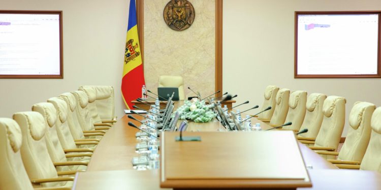 Politolog, despre schimbările frecvente în rândul guvernanților: În Republica Moldova, se creează impresia că poți să vii și să furi ca în codru