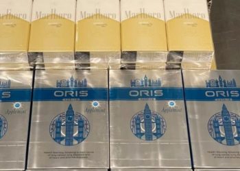 O străină a fost oprită pe Aeroport: A încercat să scoată ilicit din țară sute de pachete de țigări