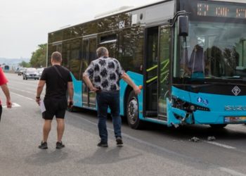 Accident rutier cu implicarea unui autobuz municipal, la Stăuceni. Detaliile oferite de Poliție