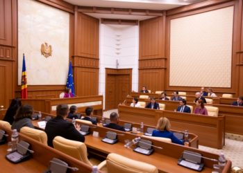 Comisia națională pentru integrare europeană are o nouă componență. Printr-un decret al Maiei Sandu, bașcanul Găgăuziei și președintele Adunării Populare au fost excluși, fără a fi invocate motivele | VIDEO