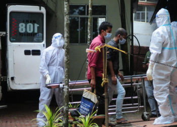 India închide școli și instituții din cauza focarului mortal de virus Nipah