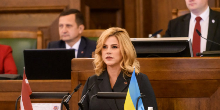 Letonia are un nou guvern, condus de Evika Silina. Toate ţările baltice sunt conduse acum de prim-miniştri femei | FOTO