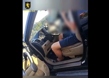 Minor de 16 ani, prins în timp ce conducea un automobil pe un drum din Ialoveni: Îl avea în calitate de pasager pe fratele său de doar patru ani | VIDEO