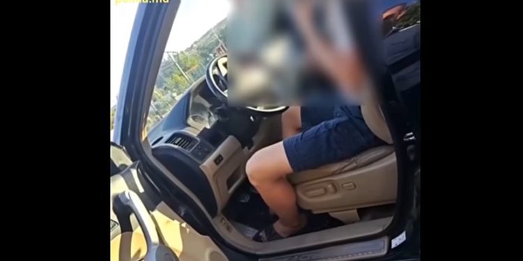 Minor de 16 ani, prins în timp ce conducea un automobil pe un drum din Ialoveni: Îl avea în calitate de pasager pe fratele său de doar patru ani | VIDEO