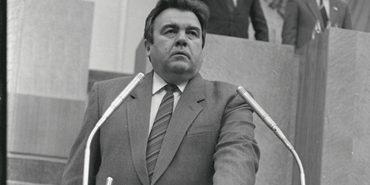 Data de 16 septembrie – zi de doliu național în memoria lui Mircea Snegur. Biografia primului președinte al R. Moldova | VIDEO