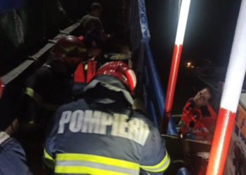 Intervenție dificilă pe Dunăre: Șase marinari, salvați din buncărul unei nave, după ce s-ar fi intoxicat cu gaze