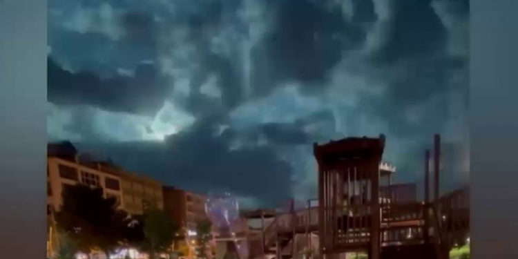 Fenomen spectaculos pe cerul Turciei. Momentul în care un meteorit de mari dimensiuni intră în atmosfera Pământului | VIDEO