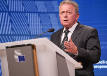 Comisarul european pentru agricultură cere prelungirea restricţiilor la importurile de cereale din Ucraina până la finalul anului