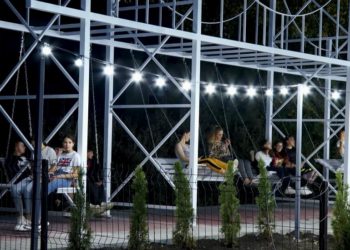 Estradă de vară, leagăne, bănci și foișor: Datorită echipei lui Ilan Șor, un parc modern a fost inaugurat în satul Cucuruzenii de Sus din raionul Orhei | VIDEO