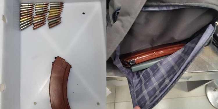 Un încărcător pentru armă de foc și 30 de cartușe, depistate într-un bagaj al unei cetățene străine 