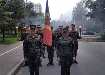 Власти объяснили проведение факельных шествий в Молдове. «Чтобы почтить память погибших воинов»