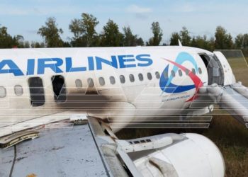 Noi detalii în cazul aterizării de urgență a unui avion rusesc pe un câmp agricol în Siberia: Patru pasageri au avut nevoie de ajutorul medicilor | VIDEO