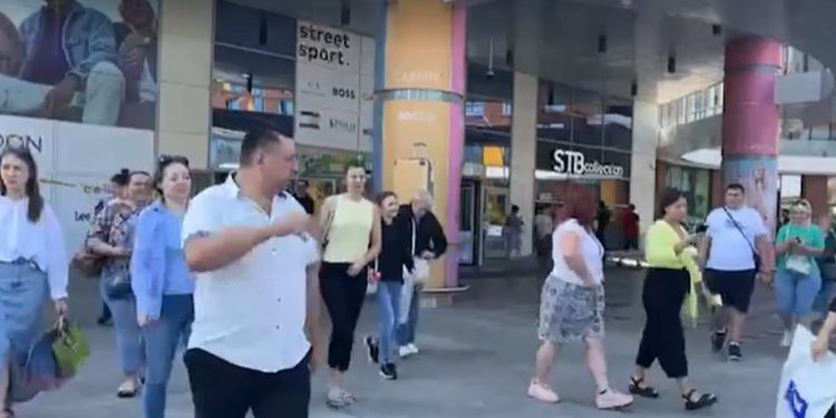 В Кишиневе эвакуировали посетителей торгового центра из-за сообщения о бомбе