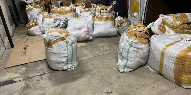 Haine și încălțăminte din Turcia, importate ilegal în Republica Moldova