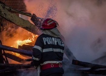 Incendiu în apropierea satului Chițcani: Doi pensionari s-au ales cu arsuri grave după ce locuința acestora a luat foc | VIDEO