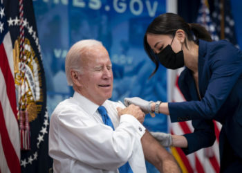 Joe Biden s-a vaccinat împotriva COVID-19 cu o variantă actualizată de vaccin