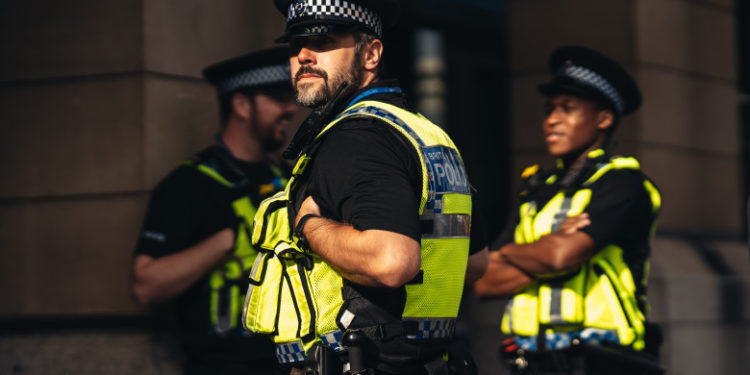 Protest fără precedent în cadrul Poliției din Londra: Agenții renunță la dreptul de port-armă