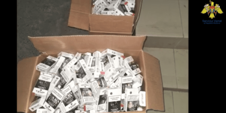 Гражданин Румынии пытался провезти 710 пачек сигарет