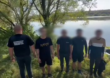 Un moldovean a fost reținut pe malul Nistrului de către grănicerii ucraineni, în timp ce încerca să treacă în Moldova cinci cetățeni ai Ucrainei | VIDEO