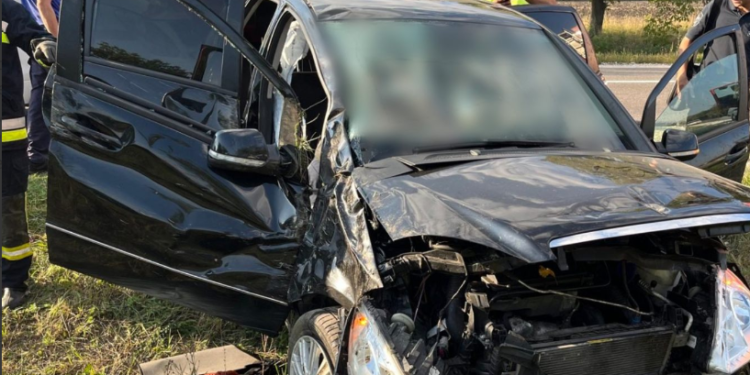 Grav accident cu implicarea unui Mercedes, la Edineț. Șoferul a decedat pe loc
