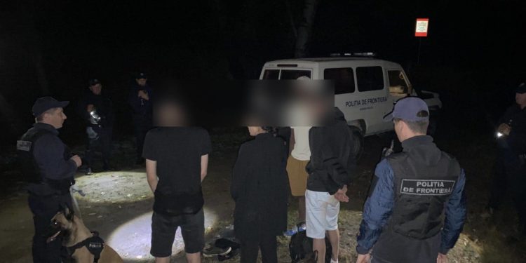 Patru străini, descoperiți pe malul Prutului, unul dintre ei fiind la a doua tentativă de trecere ilegală a frontierei