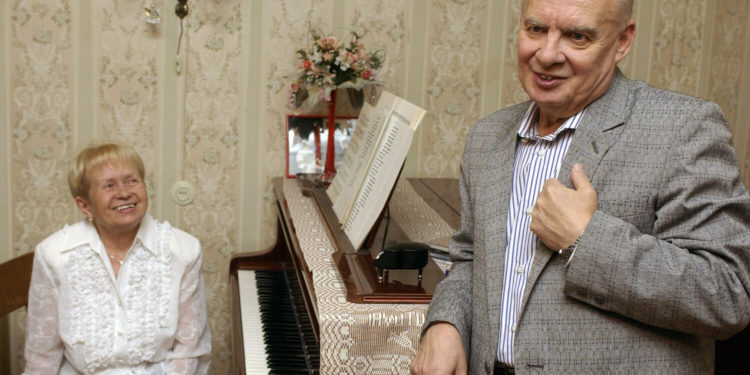 «Главное, ребята, сердцем не стареть». Умер поэт-песенник Николай Добронравов