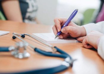 Reguli mai simple de examinare medicală a șoferilor: Aceștia vor primi certificatul necesar de la medicul de familie | VIDEO