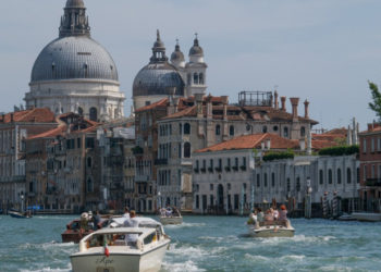 Veneţia a fost scoasă din lista patrimoniului mondial aflat în pericol. În schimb, UNESCO a inclus un oraș ucrainean și un vulcan