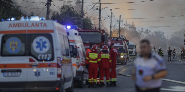 O săptămână după exploziile de la Crevedia: rămân internaţi 20 dintre pompieri. Unul, în stare gravă