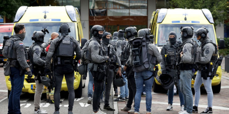 Atac armat la Rotterdam. Bilanțul morților a crescut la 3. Autorul atacului a fost arestat, motivele neclare