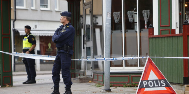 Atac armat într-un bar din Suedia: Doi oameni au fost uciși