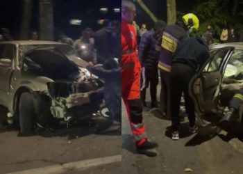 O mașină, făcută zob într-un accident grav în capitală: Echipele de descarcerare şi ambulanţa au intervenit | VIDEO