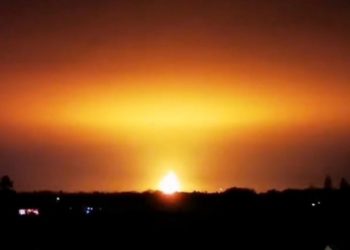 В Англии молния вызвала зрелищный взрыв на заводе по производству биогаза