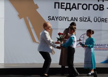 В Гагаузии педагогов наградили почетными званиями и грамотами