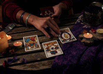 В Ставченах задержали 60-летнюю «ясновидящую». Ее подозревают в мошенничестве