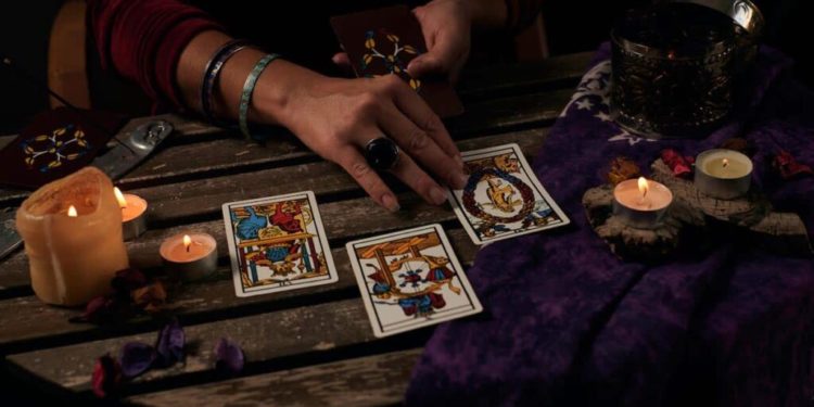 В Ставченах задержали 60-летнюю «ясновидящую». Ее подозревают в мошенничестве