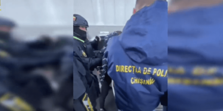 Замешаны в аферах с “родственниками, попавшими в аварию”: арестованы пять человек