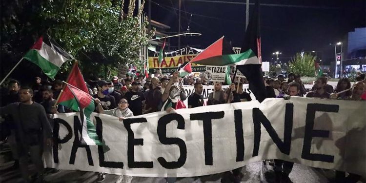 Полиция Афин применила слезоточивый газ против митингующих в поддержку Палестины