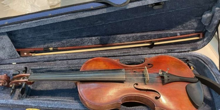На таможне Молдовы изъяли скрипку, которой больше 100 лет