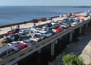 Больше 150 машин столкнулись в тумане на американской трассе. Сообщается о гибели семи человек