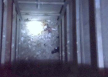 «Упал с 8-метровой высоты». Что известно о мужчине, которого сотрудники ГИЧС вытащили из шахты лифта | VIDEO