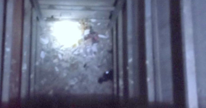 «Упал с 8-метровой высоты». Что известно о мужчине, которого сотрудники ГИЧС вытащили из шахты лифта | VIDEO