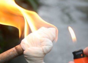 Разжигал печь легковоспламеняющейся жидкостью: пострадал житель Ниспоренского района