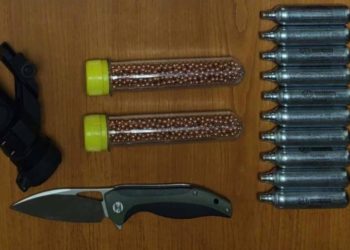 Прицел, нож, патроны, сигареты: гражданин Израиля пытался незаконно провезти товары