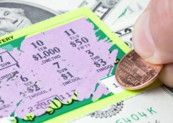 Американец с женой выиграл $1 млн пока ждал еду